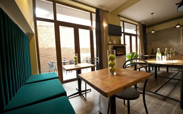 Hotel 27