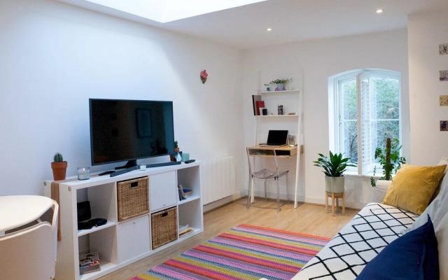 Bright & Modern 1-bedroom Flat in East London