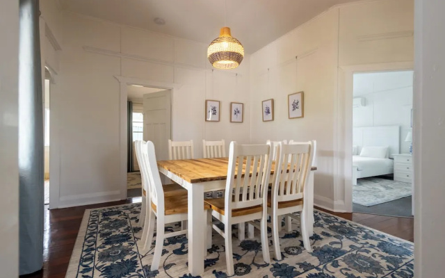 Bay Vista Cottage by the BnB Collection – Guest Rooms – Albany