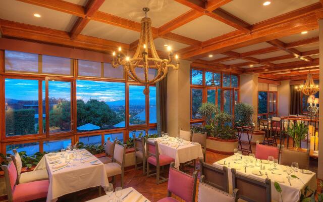 Alta Las Palomas Hotel