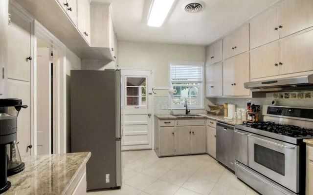 Sun, Shells and Seaspray w/ Lanai