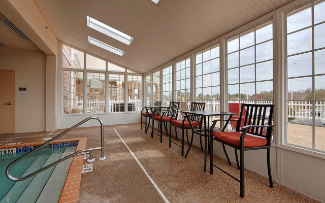 Best Western Plus Rose City Conference Center Inn