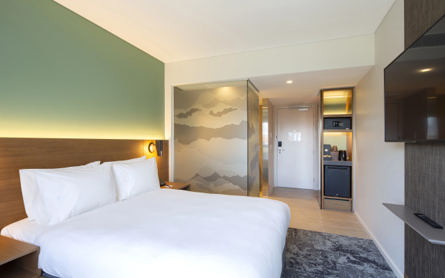 Holiday Inn Express And Suites Queenstown by IHG