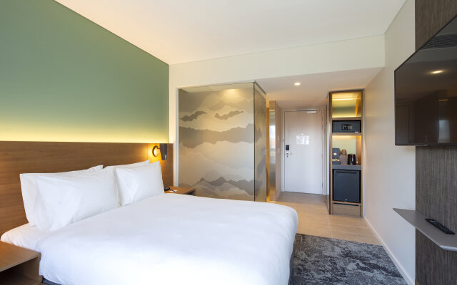 Holiday Inn Express And Suites Queenstown, an IHG Hotel