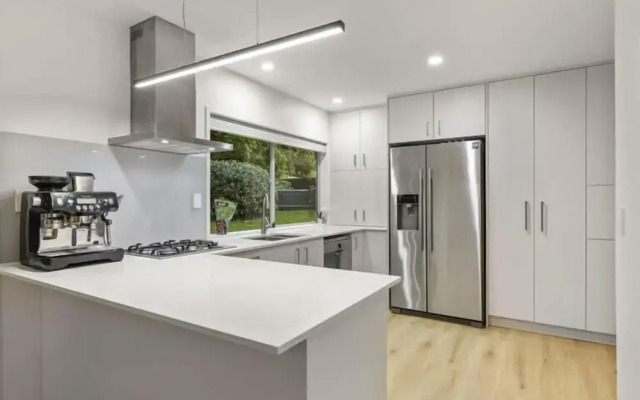 Modern Sanctuary On The Reserve