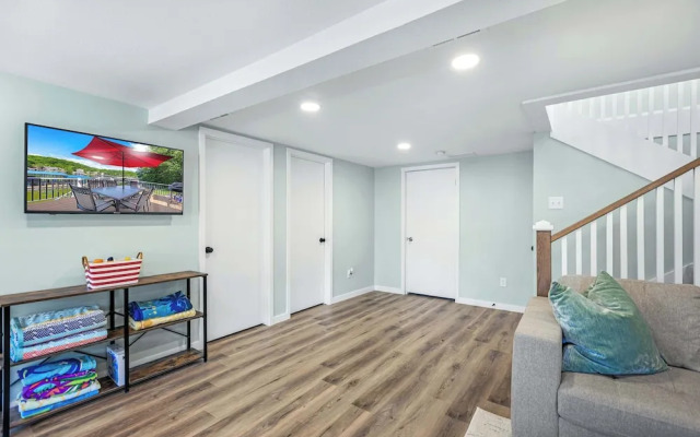 The Lake Shack Waterfront Life