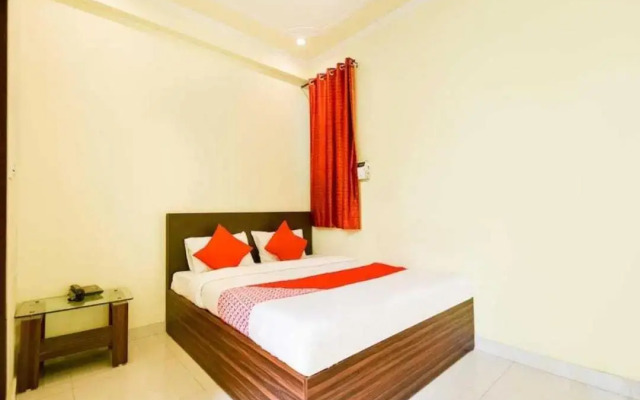 OYO Flagship 80511A Hotel Manyvar