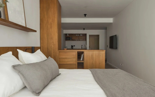 Spacious modern studio