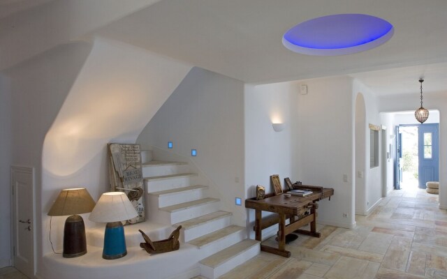 Seaside luxury villa by VillaRentalsgr