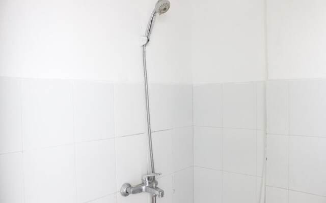 Minimalist 3BR Gateway Cicadas Ahmad Yani Apartment