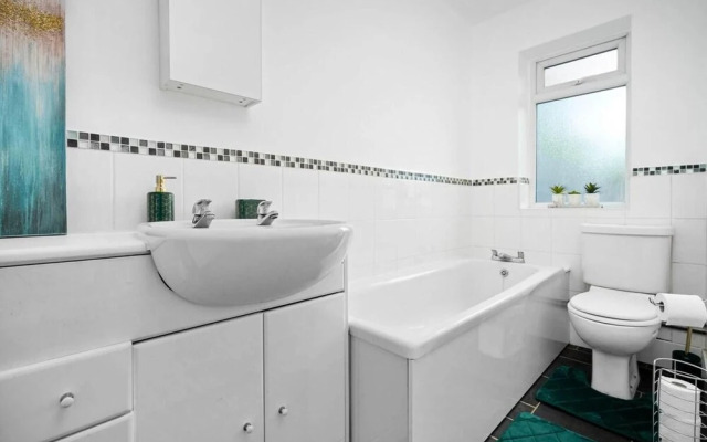 Birmingham Blissful Retreat - 3 Bed House