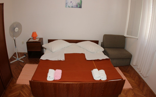Apartment Jasna - 300 m from sea: A2 Nado  Jelsa, Island Hvar