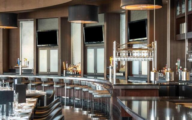 Renaissance by Marriott Boston Patriot Place Hotel