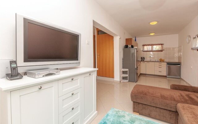 Beautiful Home in Pirovac With Wifi and 2 Bedrooms