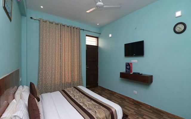 OYO 11520 Galaxy Paradise