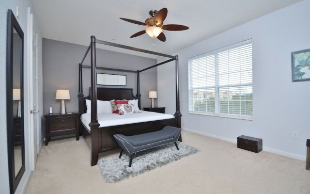 Palmavera Deluxe 3 Bedroom Condo by Redawning