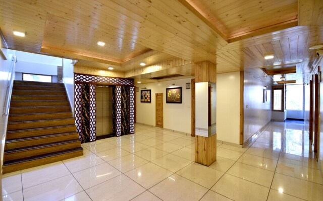OYO 13091 Manali Grand