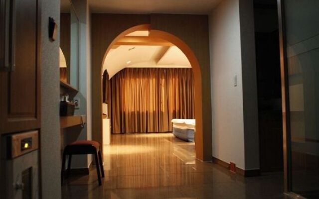Stay 7 B&W Hotel