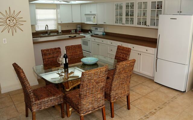 Cocoa Beach Club by Happy Palm Stays