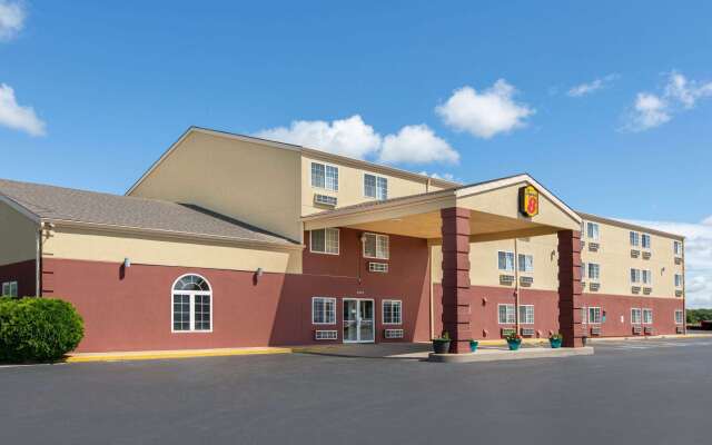 Super 8 by Wyndham Ottawa