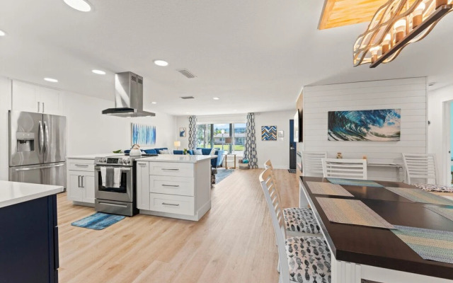384 Harbor Drive