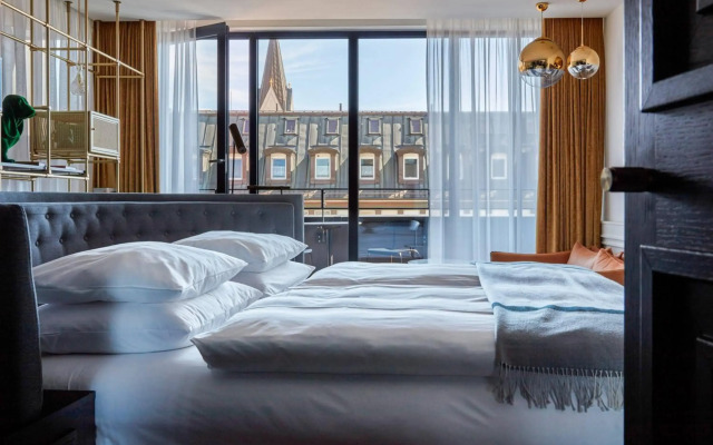 Roomers Munich, Autograph Collection