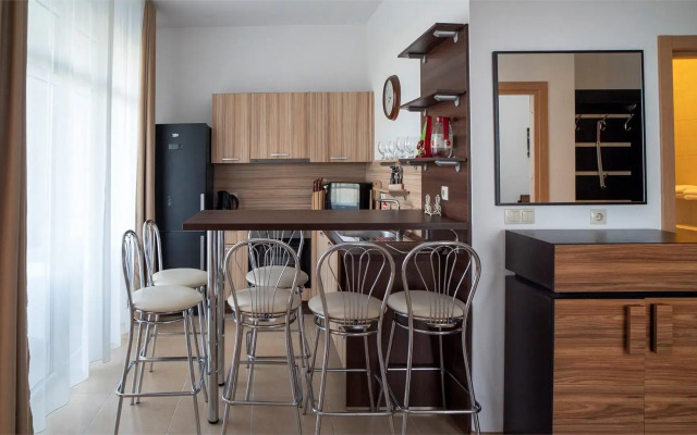 Phoenix De Lux Apartment on Parashnaya street 15