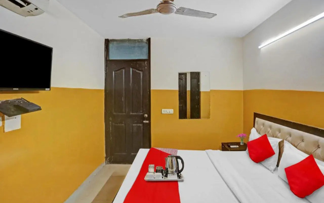 Oyo Flagship 702639 Chaudhary Palace