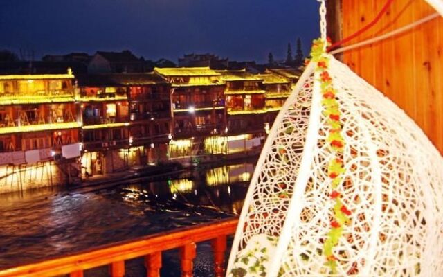 Fenghuang Yihao Apartment
