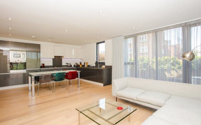 Three Bedroom Flat In Shoreditch With Large Balcony