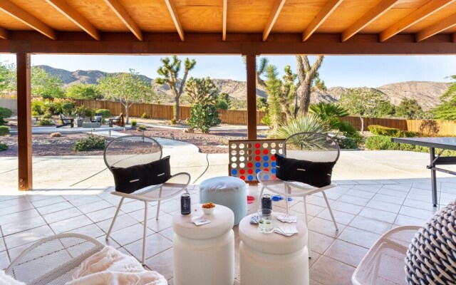 Desert Bloom by Avantstay Incredible Oasis w/ Dreamy Backyard & Patio