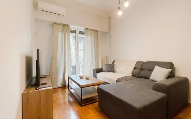 Kodrigktonos Central 77sqm apt in Viktoria