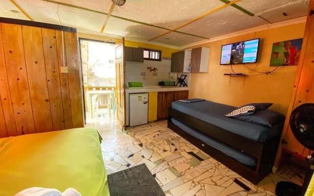 Yellow Moon Guesthouse  Apartments