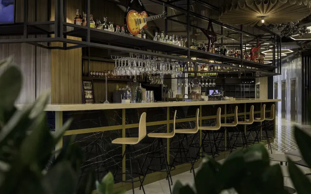 Adagio Киев Берестейская