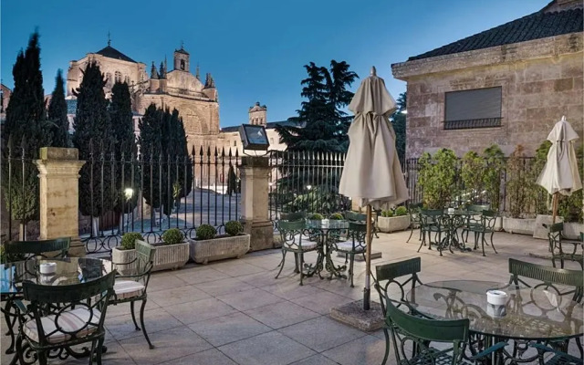 Nh Palacio De Castellanos