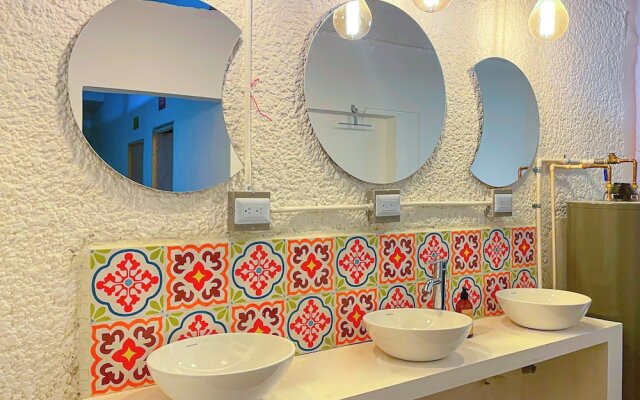 Baku Laureles Hostel