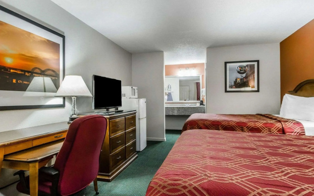 Econo Lodge Inn & Suites Enterprise
