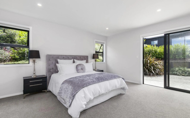 Stylish Villa Escape - Matakana Holiday Home