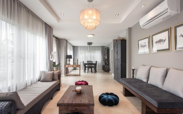 Moon 11 Boutique Home
