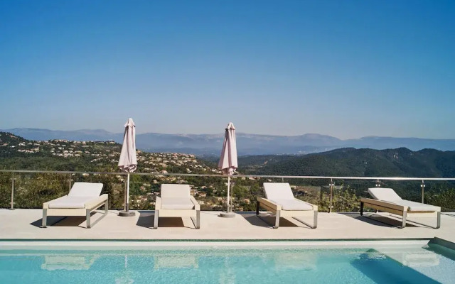 Uxurious Villa in Fréjus With Heated Pool & Panoramic View