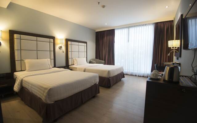 Отель Sukhumvit Suites