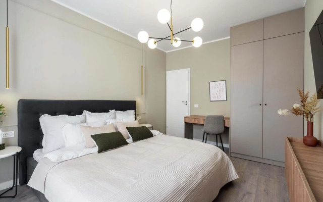 Gorgeous & Bright 2BR Condos - Steps From Old Town