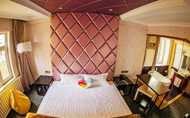 Dalian 1219 Theme Hotel