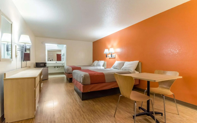 Motel 6 Raleigh, NC - Cary