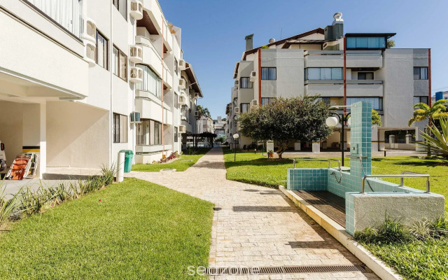 Apto com churrasqueira a 100m da praia CSCD0013