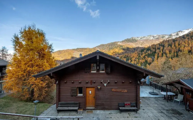Chalet D'arbi Sauna Chalet Perfect for Families