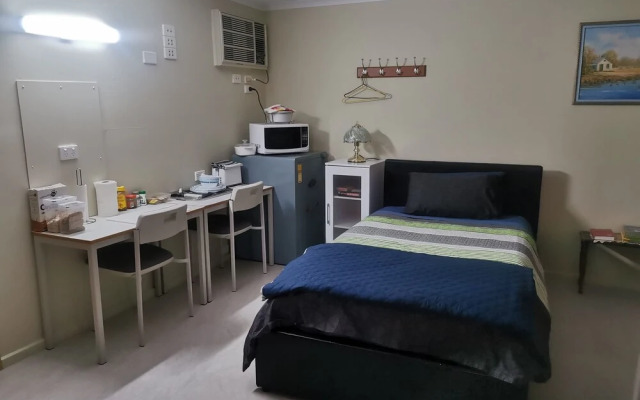 Chrissie's Dongara - Pet Friendly