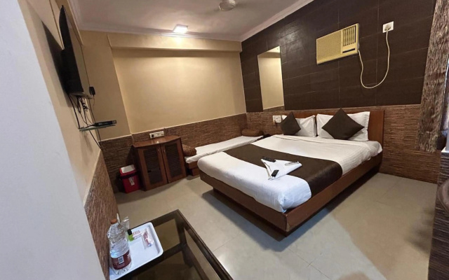 Lucky Hotel Bandra – Guest Rooms – Mumbai