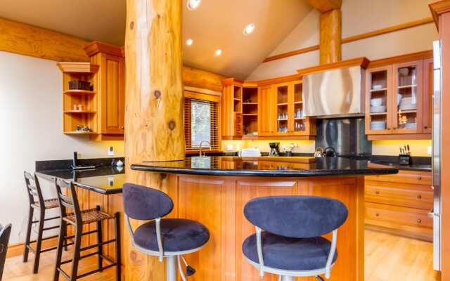 8140 Nicklaus North