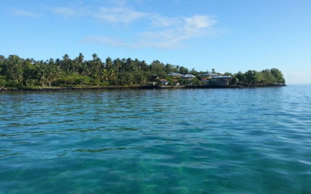 Sweet Escape on Manono Island